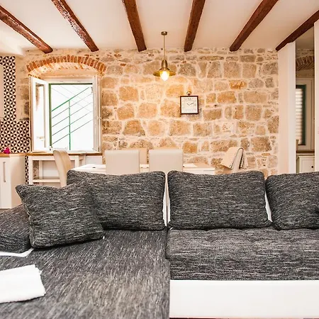 Konukevi Kokolo Town House 3*