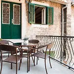 Casa de hóspedes Kokolo Town House Split