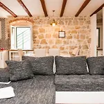 Casa de hóspedes Kokolo Town House 3*
