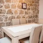 Casa de hóspedes Kokolo Town House Split