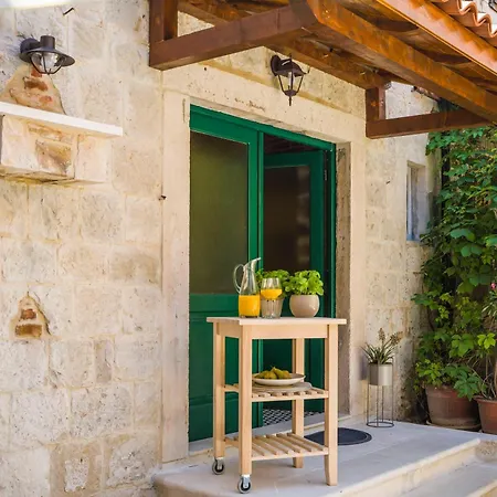 Gasthuis Kokolo Town House 3*