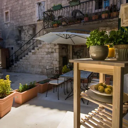 Guest house Kokolo Town House Split