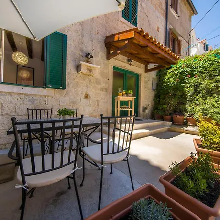 Guest house Kokolo Town House Split