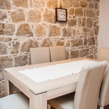 Guest house Kokolo Town House Split