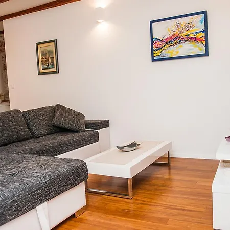 Guest house Kokolo Town House