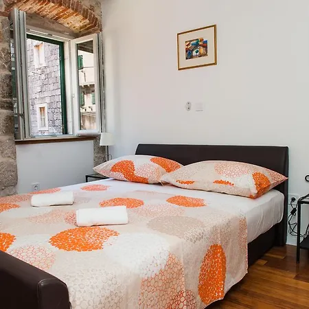 Guest house Kokolo Town House Split